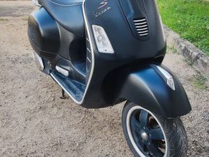 VESPA 300 GTS NOIR MAT