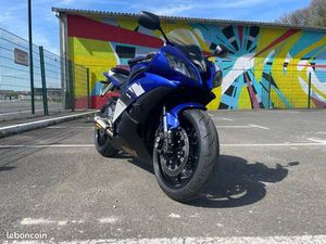 YAMAHA R6