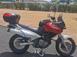 SUZUKI FREEWIND 650 TRÈS BON ÉTAT