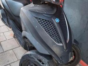 PIAGGIO YOURBAN 300 BOUWJAAR 2017 — SCOOTERS | PIAGGIO — MARKTPLAATS