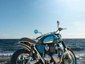 TRIUMPH BONNEVILLE T120 FCR RIDE N CHROME 1200 CM3