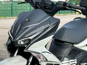 SCOOTER 50 CC KYMCO SUPER 8 50R ÉTAT NEUF