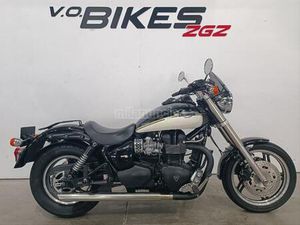 TRIUMPH - SPEEDMASTER 900 2-TONE