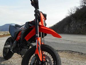 KTM 690 SMC R 2022 A2