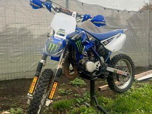 ② YAMAHA 85 YZ ÉTAT IRRÉPROCHABLE