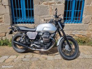 MOTO GUZZI V7