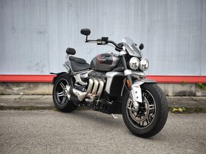 TRIUMPH ROCKET 3 GT →