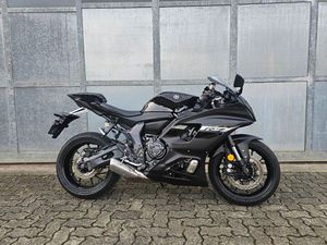 YZF-R7