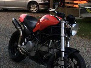 MAGNIFIQUE DUCATI 800 S2R
