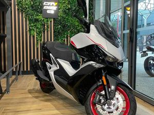 SCOOTER KYMCO XCTING VS 400 ABS TCS SE / NEUF / 2025 / LOA / GARANTIE CONSTRUCTEUR 5ANS / LIVRAISON FRANCE