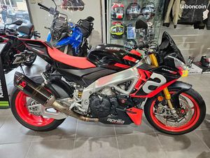 ROADSTER APRILIA TUONO 1100 V4 FACTORY 1ÈRE MAIN 10/2023 AKROPOVIC + OPTIONS