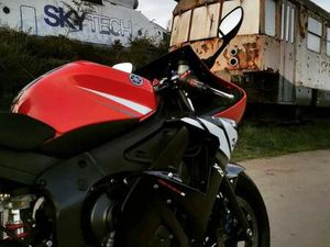 ② YAMAHA R6 BOUWJAAR 2003 35XXX KM