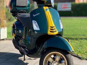 VESPA GTS 125 RACING SIXTIES