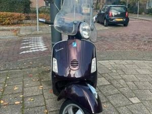 VESPA GTS 125CC 2 SLEUTELS — SCOOTERS | VESPA — MARKTPLAATS