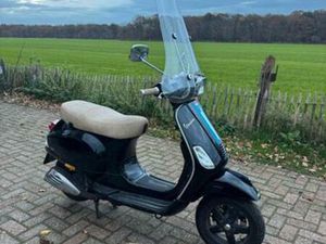 VESPA S50 4T - SLECHTS 5900KM - GEEL KENTEKEN — SCOOTERS | VESPA — MARKTPLAATS