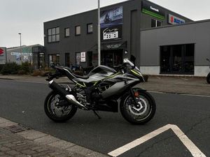 KAWASAKI NINJA 125 MY 26 * AM LAGER