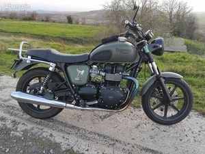 TRIUMPH 900 BONNEVILLE
