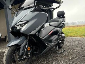 TMAX 560 TECH MAX EN TRÈS BON ÉTAT