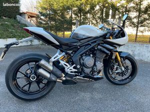 TRIUMPH SPEED TRIPLE 1200 RR