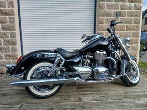 1700 TRIUMPH THUNDERBIRD