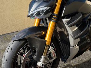 DUCATI STREETFIGHTER V4S DARK STEAL TBE