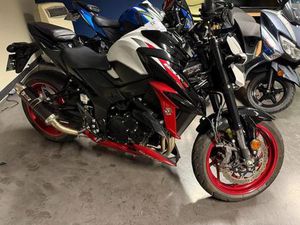 ② SUZUKI GSX-S 750