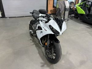 2025 TRIUMPH DAYTONA 660 SNOWDONIA WHITE/SAPPHIRE BLACK