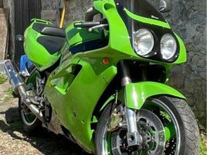 KAWAZAKI ZXR750 J1
