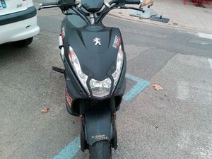 SCOOTER PEUGEOT STREETZONE 50 CC – 2016 – 18 000 KM – 1300 (À DÉBATTRE)
