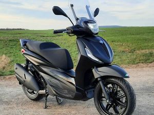 PIAGGIO BEVERLY 400 HPE E5 SE DEEP BLACK SPEZIAL EDITION