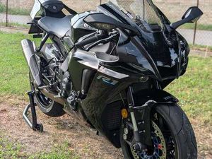 YAMAHA YZF-R1 NERO