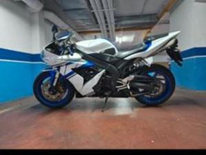 YAMAHA - R1