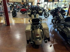 2013 HARLEY-DAVIDSON® FLTRXSE2 - CVO™ ROAD GLIDE® CUSTOM®