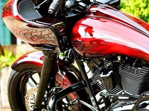 HARLEY DAVIDSON EINZELSTÜCK ROAD GLIDE BAGGER