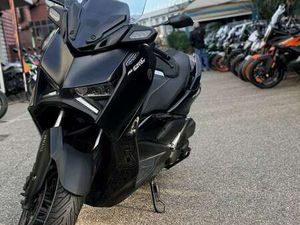 YAMAHA X-MAX 125