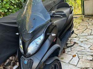 PIAGGIO MP3 350 PREMIÈRE MAIN
