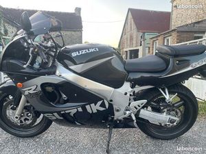 SUZUKI GSXR 600 SRAD 2E MAIN / 28000 KM / FULL ORIGINE / CONFIG RARE