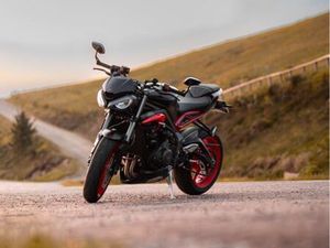 TRIUMPH STREET TRIPLE 765 RS – 2022 – 7 500 KM – ÉTAT IRRÉPROCHABLE