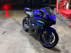 YAMAHA R7