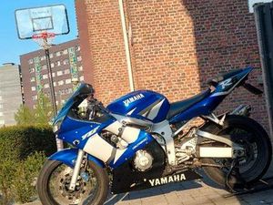 ② YAMAHA R6