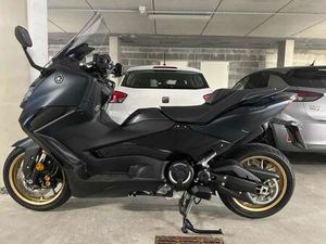 YAMAHA TMAX 560 NERO