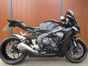 HONDA CBR 1000 RR *2017 * MODEL * AMAZING CONDITION * 9300 MILES *