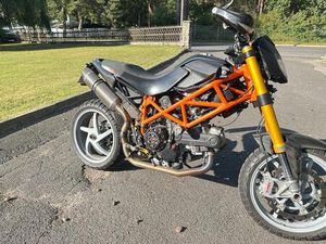 DUCATI HYPERMOTARD 1100 EVO – ÖHLINS, SC PROJECT, TOP GEPFLEGT