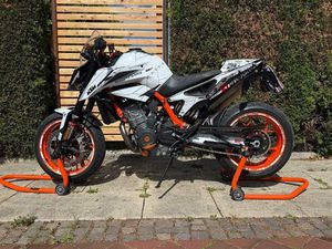 KTM 890 DUKE R