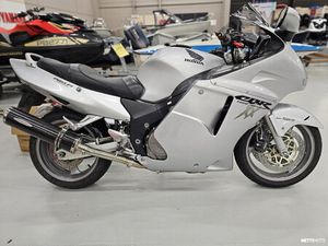 1100 XX SUPER BLACKBIRD