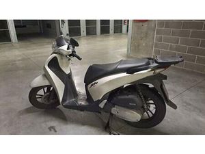 VENDO HONDA SH 150 I ABS (2013 - 16) USATA A MILANO (CODICE 9876626) - MOTO.IT