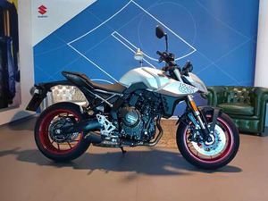 SUZUKI GSX 8S ARGENTO