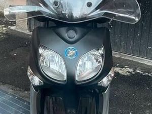 VENDO YAMAHA XENTER 150 (2011 - 14) USATA A MUGGIO' (CODICE 9876867) - MOTO.IT