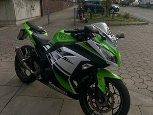 KAWASAKI NINJA 300 ABS (30TH ANNIVERSARY EDITION)
