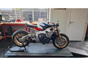 HONDA FIREBLADE SP SC59. 1850KM! RENNSTRECKE